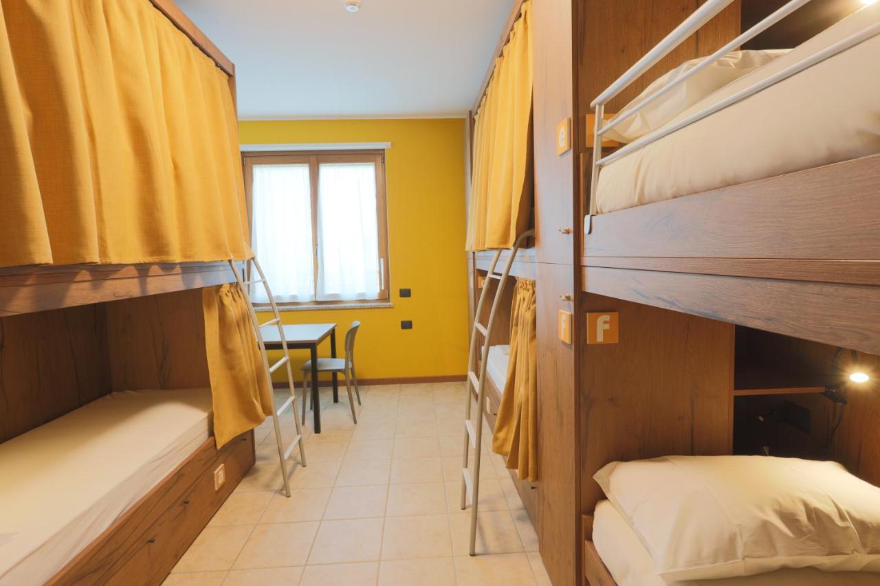 Corte Milano Rozzano Pokoj fotografie
